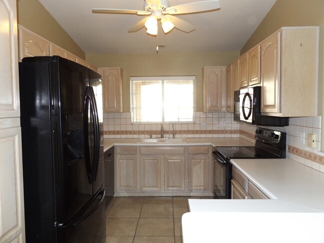 Building Photo - 2895 Ranchero Dr