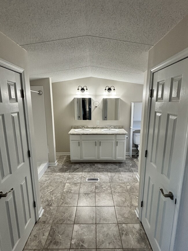 Building Photo - 828 Woodall Dairy Rd