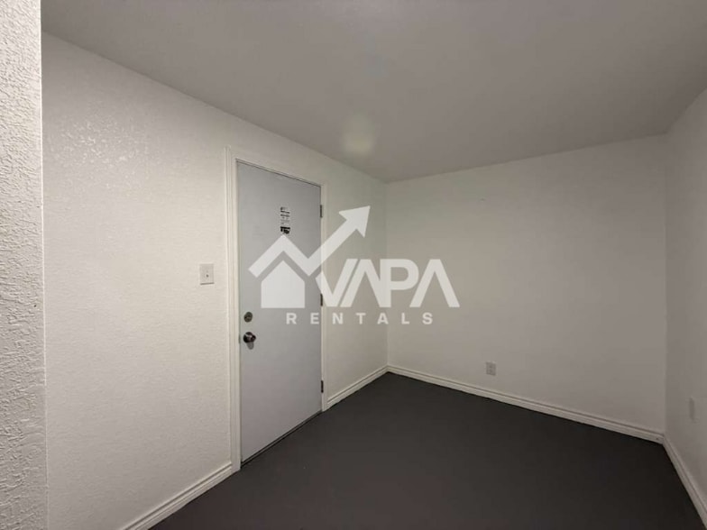 Building Photo - 2902 Woodcliffe St