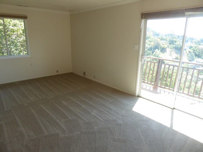 Building Photo - MODERN FOUR BEDROOM HOME IN THE GREENBRAE ...