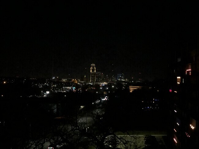Downtown View - 3100 Grand Ave