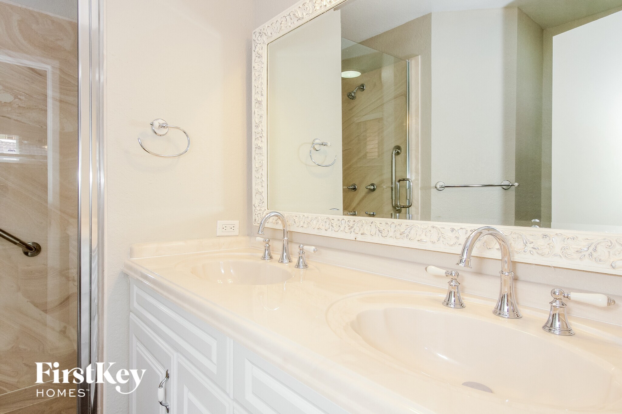 Building Photo - 1821 E Hearn Rd