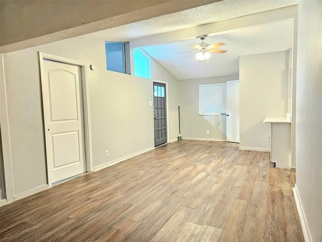 Building Photo - 4419 W Bayshore Dr