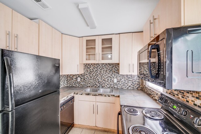 Building Photo - 2-Bedroom Birch Landing Condo with Fenced ...
