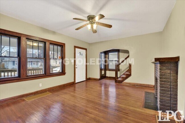 Building Photo - 2041 Loxley Rd