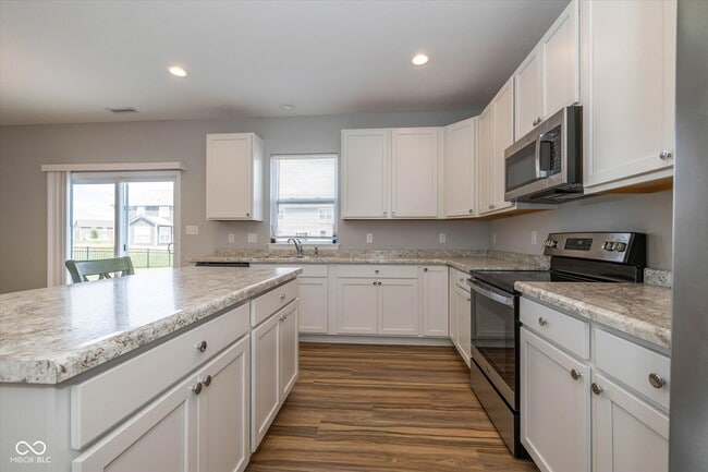 Building Photo - 6792 Highland Way