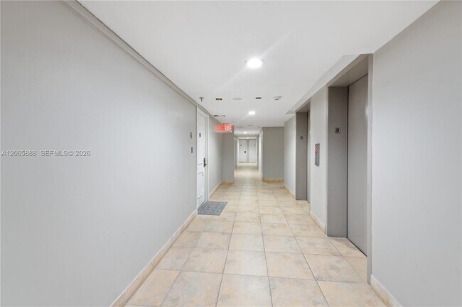 Building Photo - 1621 Collins Ave