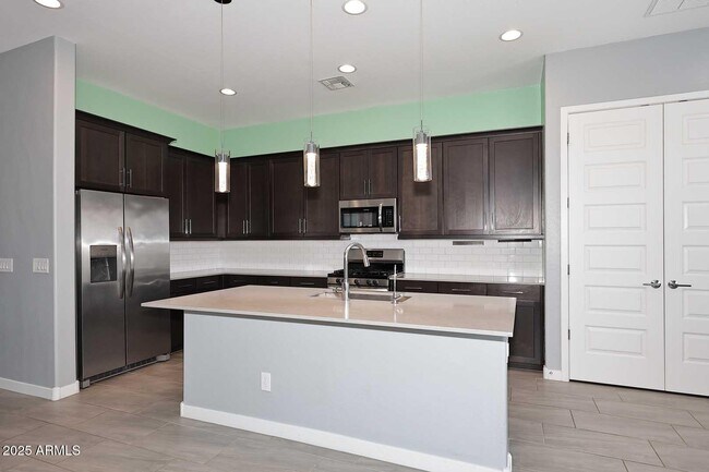 Building Photo - 2516 E King Bird Dr