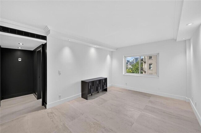 Building Photo - 2285 Peachtree Rd NE