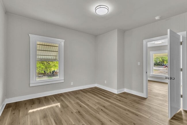 Building Photo - Bright & Updated 3-Bedroom Home Near Local Schools