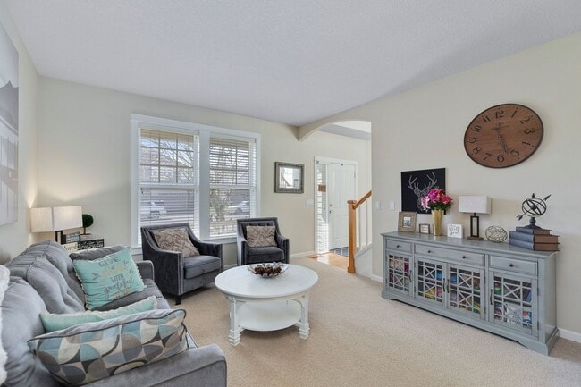 Building Photo - Lovely 4 bedroom home with neighborhood pool