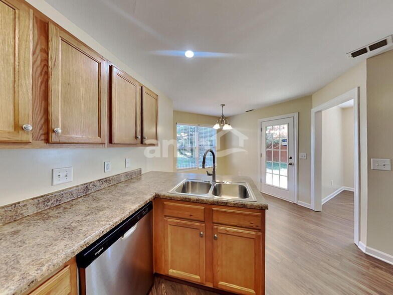 Building Photo - 1628 Antebellum Dr