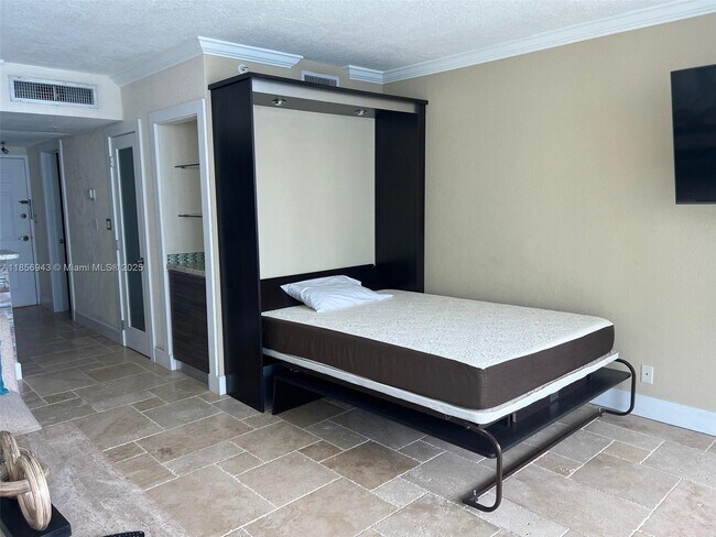 Building Photo - 2501 S Ocean Dr