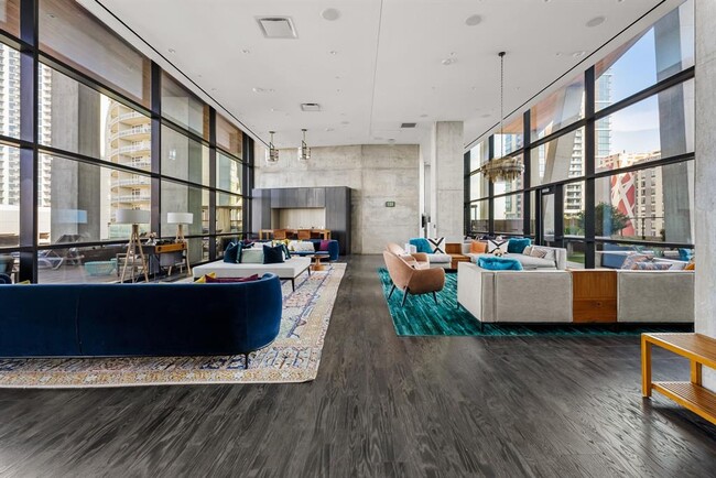 Building Photo - 70 Rainey St