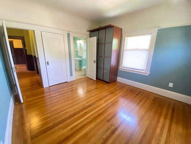 Building Photo - Advent- Spacious Temescal Flat with bonus ...