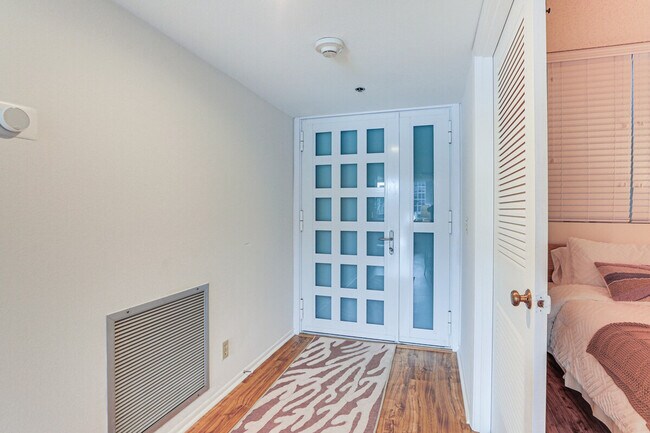 Building Photo - 1109 Gulf of Mexico Dr