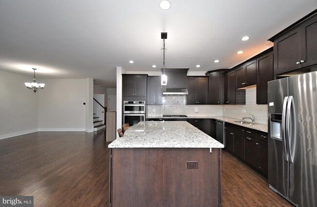 Building Photo - 136 Iron Hill Way