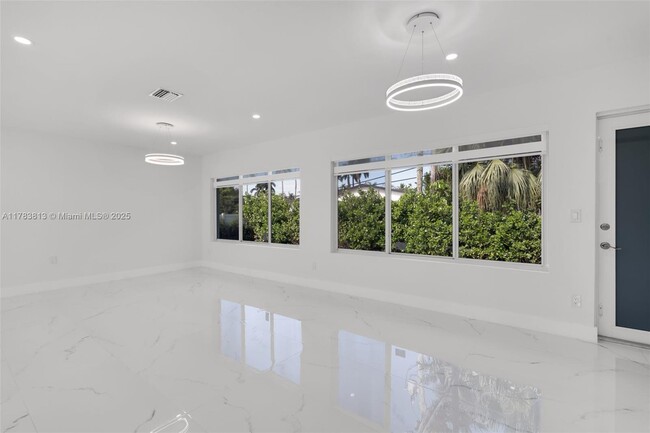 Building Photo - 7420 Beach View Dr