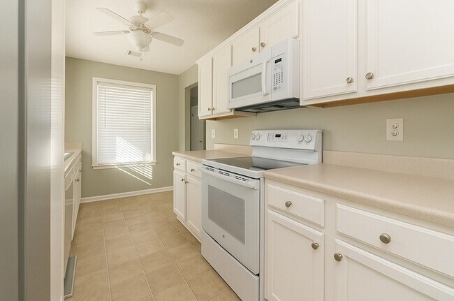 Building Photo - 1712 Summerwoods Ln