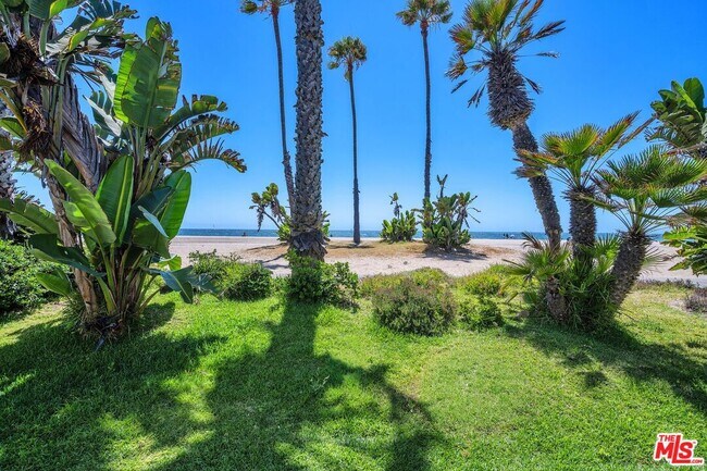 Building Photo - 7301 Vista Del Mar