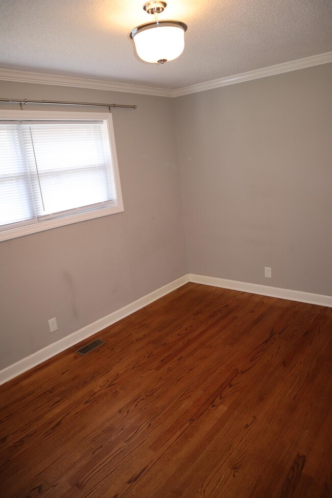 Building Photo - 105 Wildwood Dr