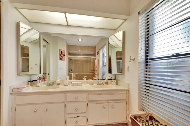 Building Photo - 5391 Alta Way