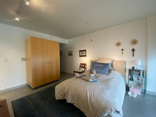 Building Photo - $2,600 | 1 Bedroom, 2 Bathroom Luxury Condo | No Pets | Available for an August 1st, 2026 move-in!