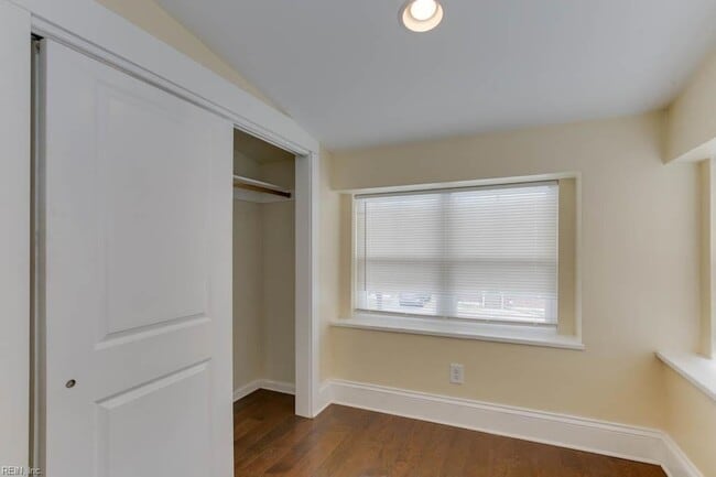 Building Photo - 615 W 34th St