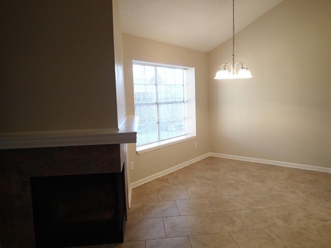 Building Photo - 671 Forest Loop