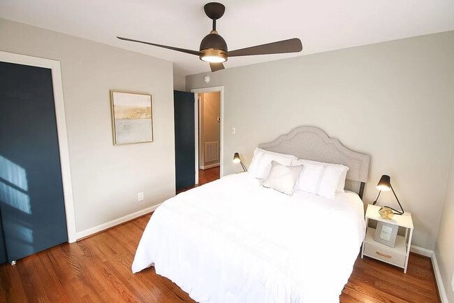 Front bedroom also has lots of natural lighting and wood flooring - 905 Culpepper Ln