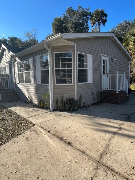 Building Photo - 1955 Madre St