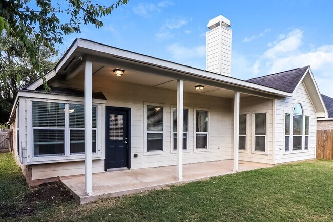 Building Photo - 3951 Eastland Lake Dr