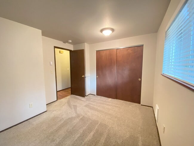 Building Photo - 3 bedroom 2 Bath home - Knoll Heights - Gr...