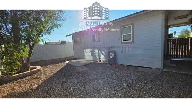 Building Photo - 3926 E Earll Dr