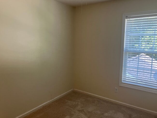 Building Photo - 3BR / 2.5BA @ Westbury Park