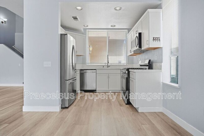 Building Photo - 1389 Serena Cir