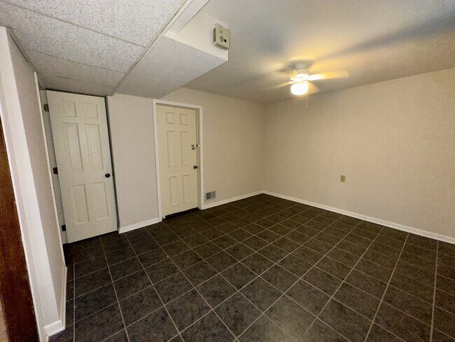 Building Photo - 690 Terrace Lake Rd