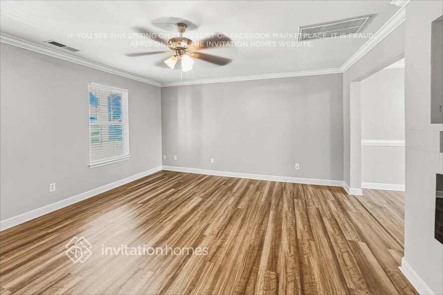 Building Photo - 410 Queens Dr SW