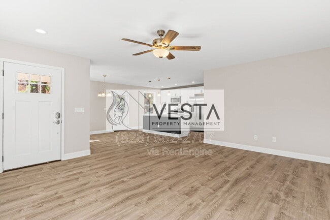 Building Photo - 44 Rosemary Rd