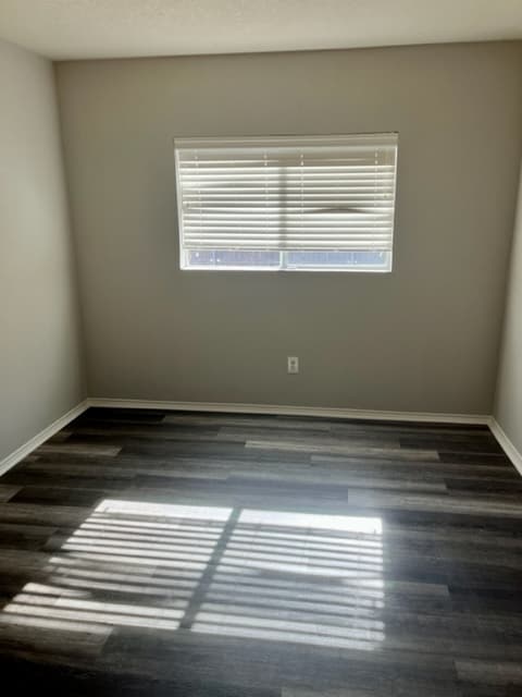 Building Photo - 102 Branding Iron Dr