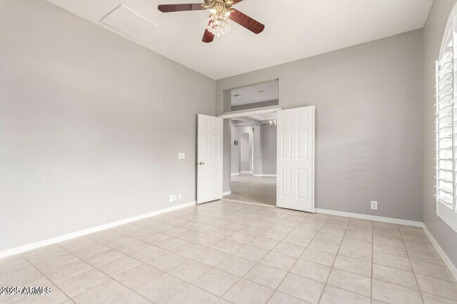 Building Photo - 1515 N Los Alamos Cir