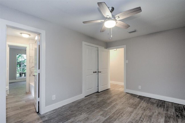 Building Photo - 915 Brook Forest Dr