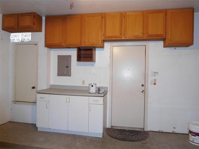 Building Photo - 911 Middle Brook Dr