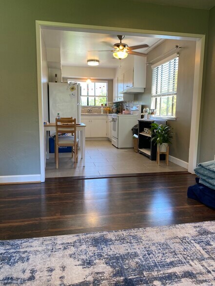 Building Photo - 510 Perry St