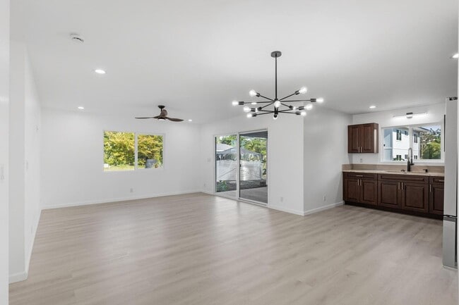 Building Photo - 15-1398 13th Avenue