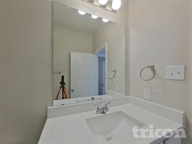 Building Photo - 1340 Beach Dr