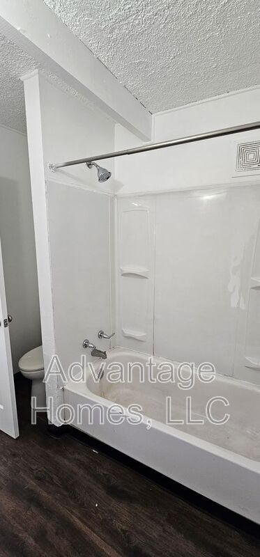 Building Photo - 911 N 70th Terrace