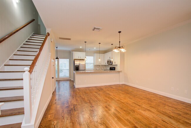 Building Photo - 1733 Tuam St