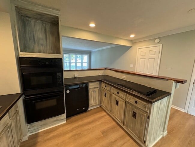 Building Photo - South AVL - 3/2 with Sunroom and Flex Space!