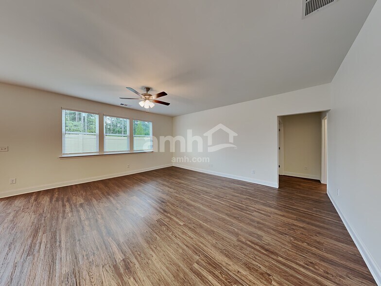 Building Photo - 2018 The Ln NE